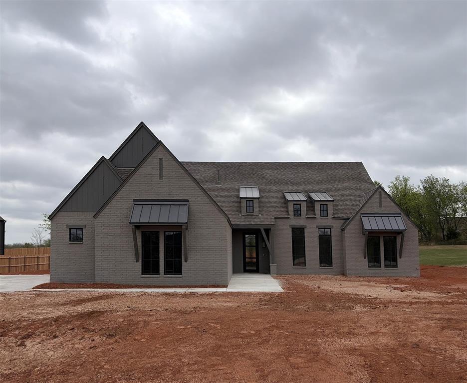 2815 Plan || New STRAIGHT style exterior || TRANSITIONAL interior finishes. EXECUTIVE QUALITY. READY NOW! With over 2,500+ on-time closings and counting, our turnkey experience guarantees exceptional quality at an unbeatable value. Our commitment to quality includes completing 1,200+ checklist items during construction, 100+ hours of detailed punch out prior to closing, and experienced warranty service after closing.