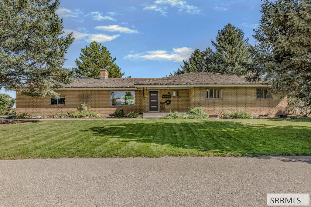 939 S 45th E