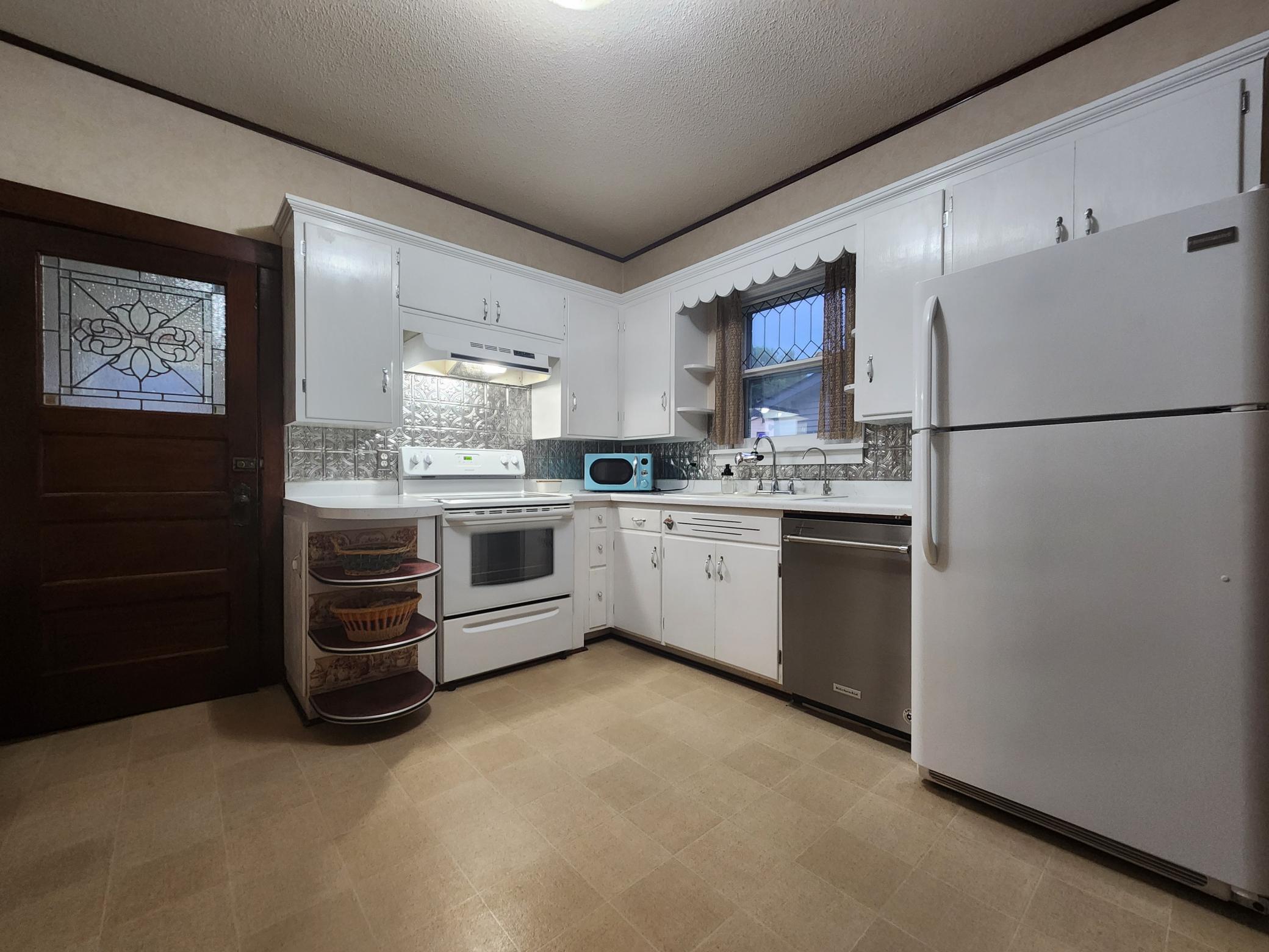 737 West Avenue