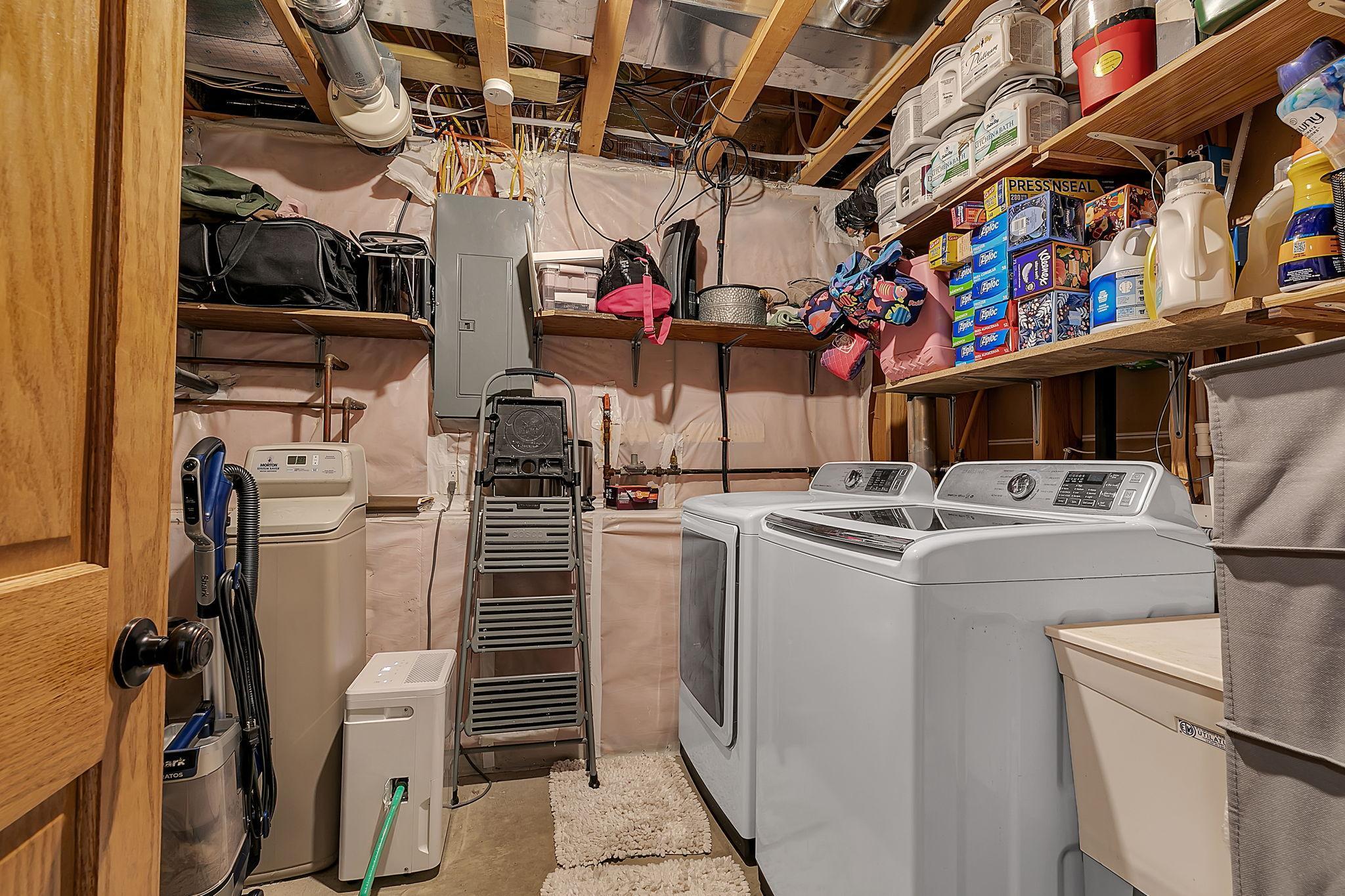 1525 Park View Lane NE