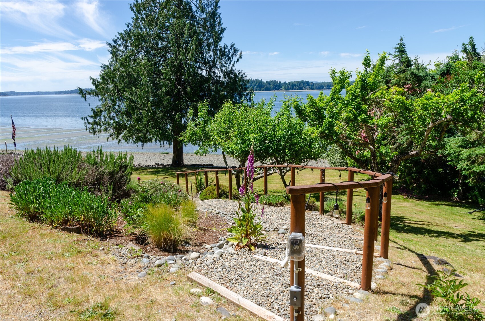 7504 Crescent Beach Road NW