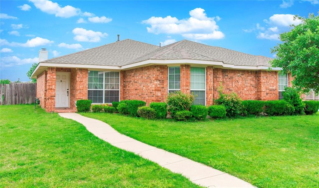 Beautiful house with 3 Bed Room, 2 full baths, living and dining areas. Side entry garage, long driveway. Open floor plan, large family room with nice wood floor. Community features Club House, Community Pool, Jogging Path, Bike Path, Park, Playground.
