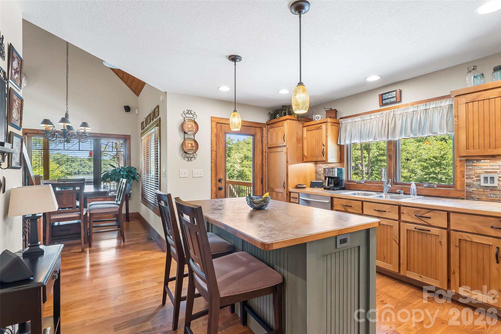 590 Larkhaven Drive