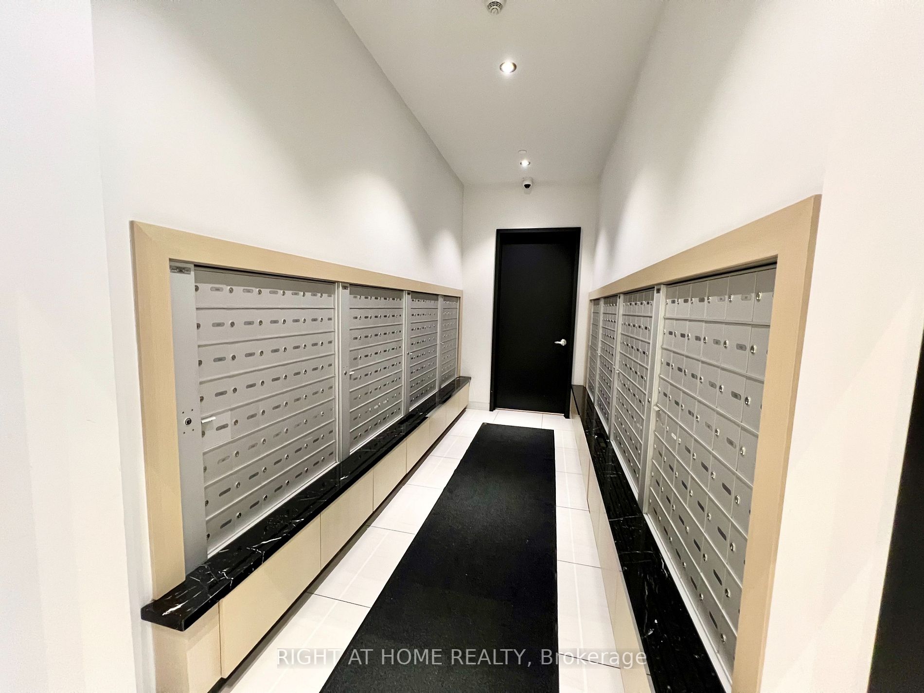 159 E Wellesley St 2404