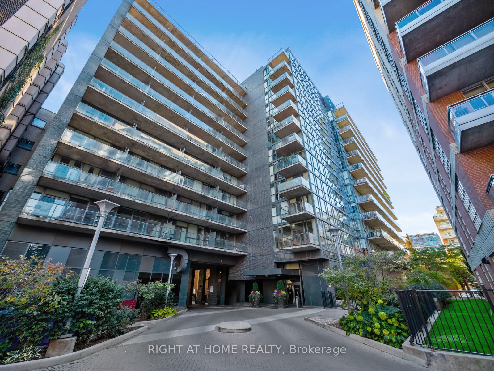 478 W King St 815