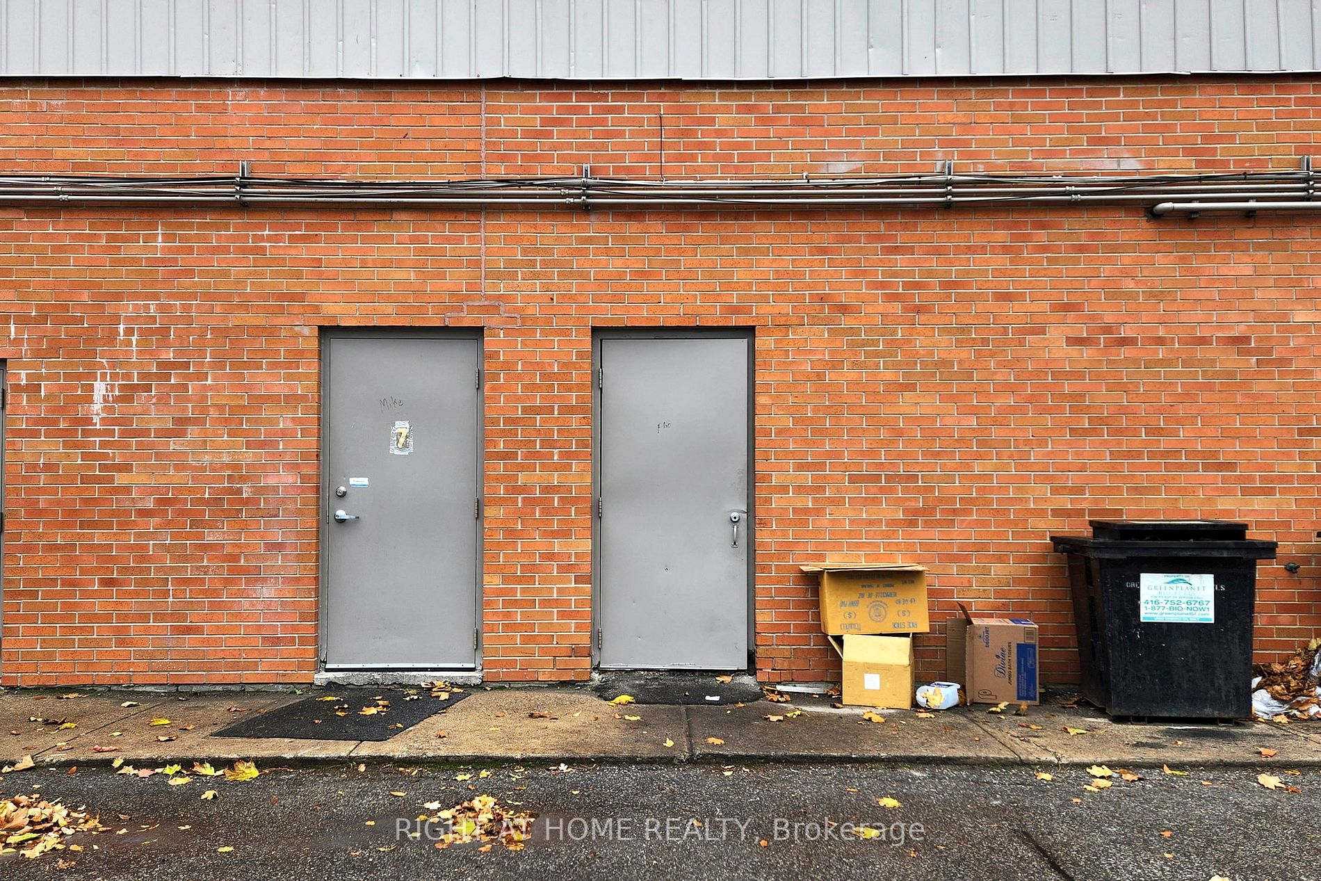 16925 Yonge St 8