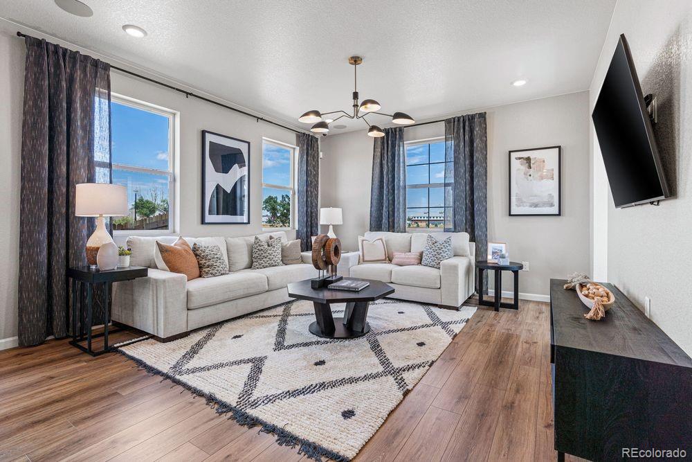 2038 Wagon Wheel Aly