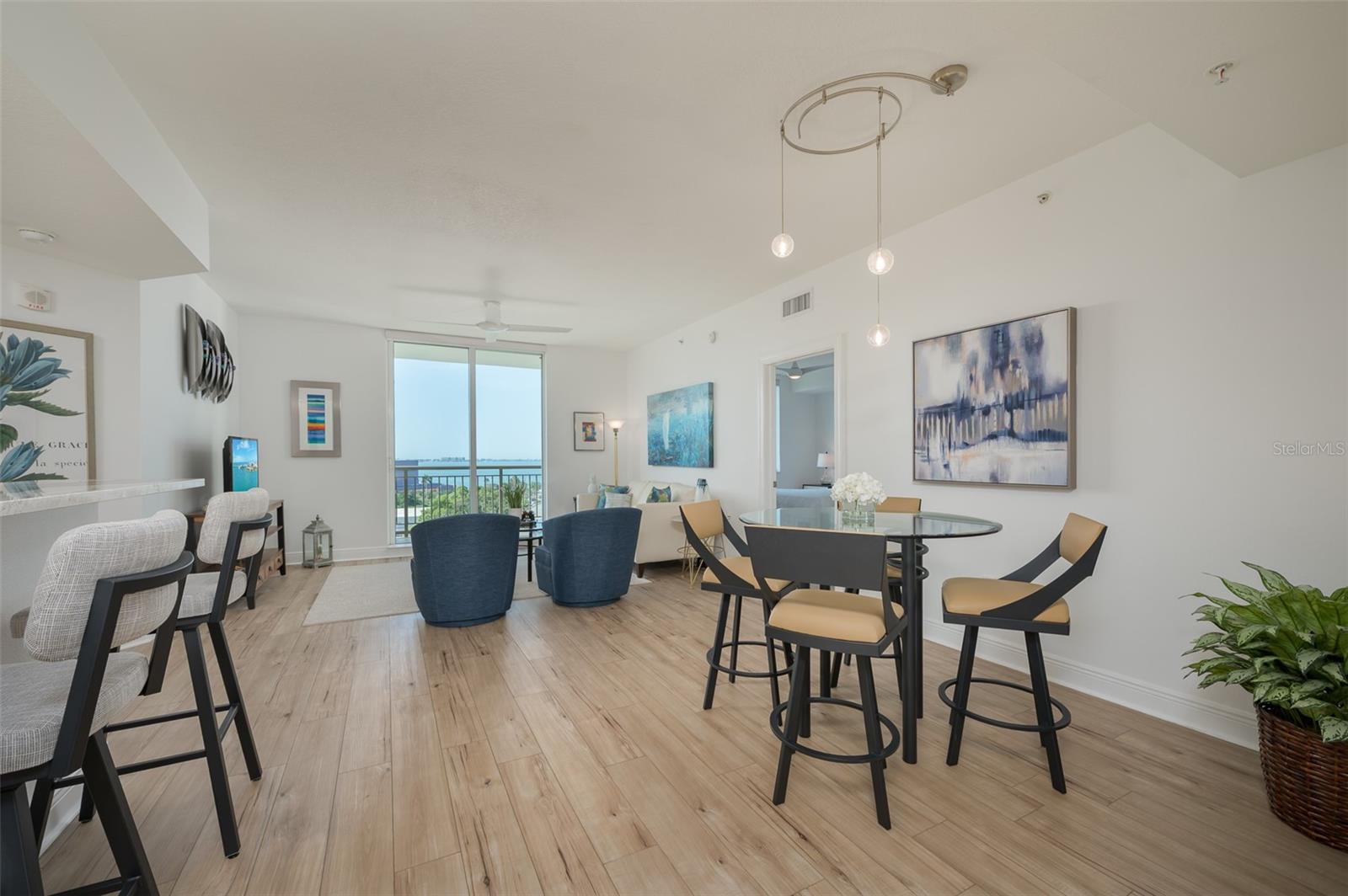 800 N Tamiami Trail 815