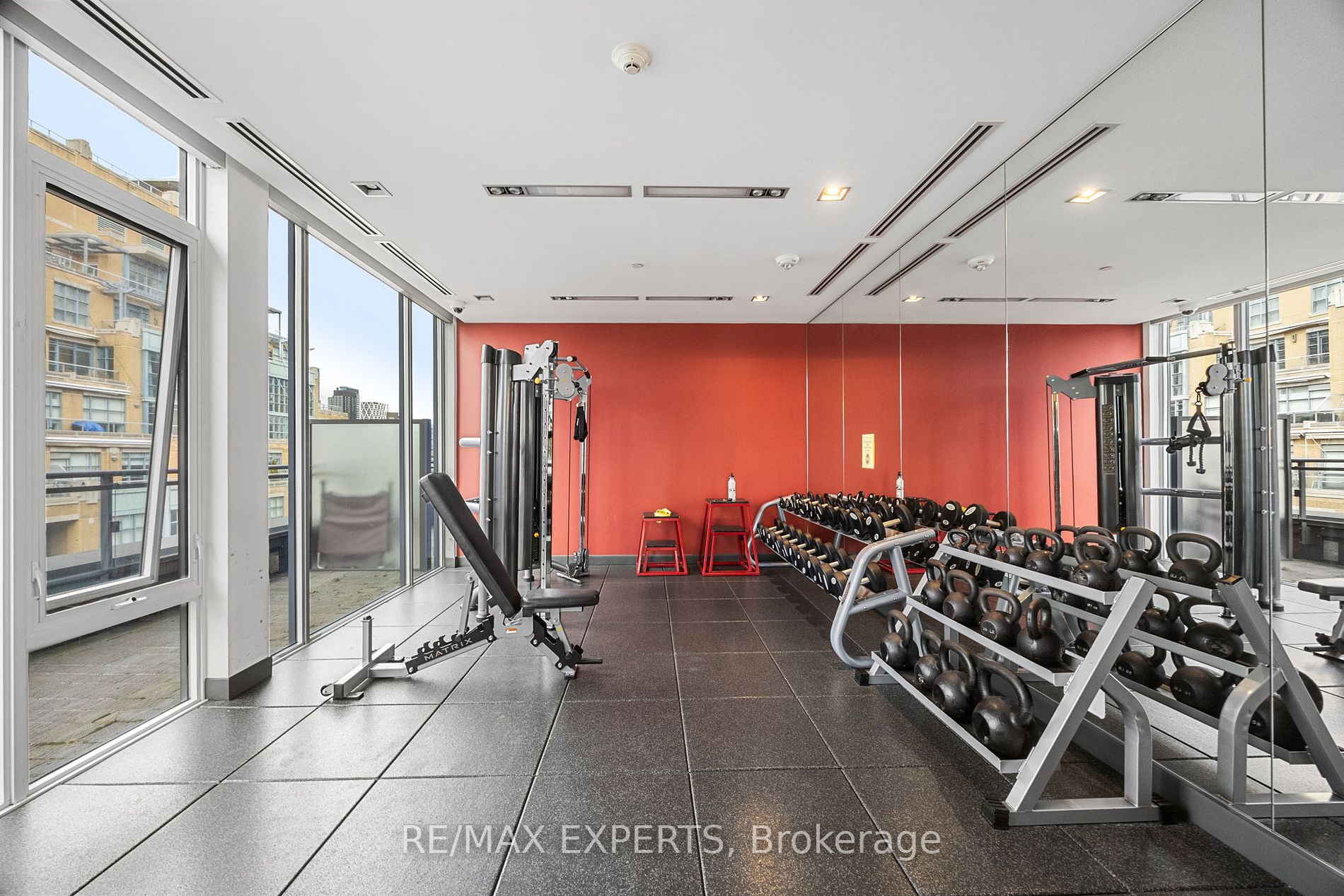 435 W Richmond St 802