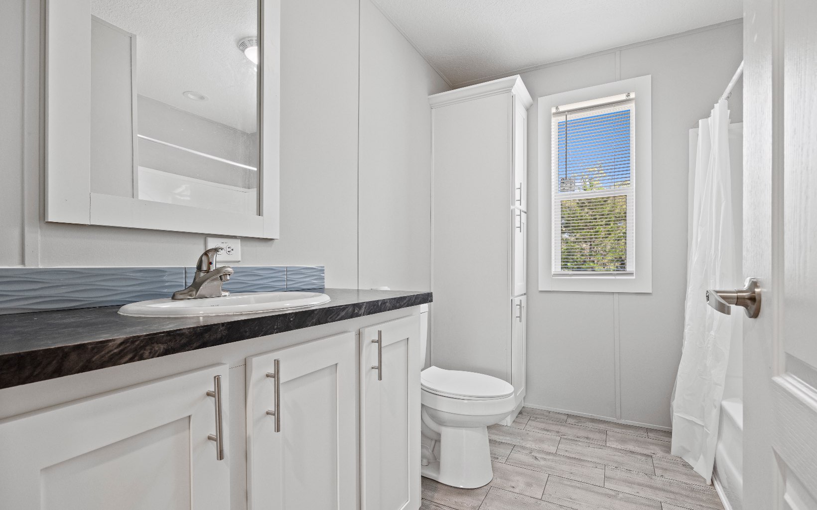 305 NW Ivy Gln
