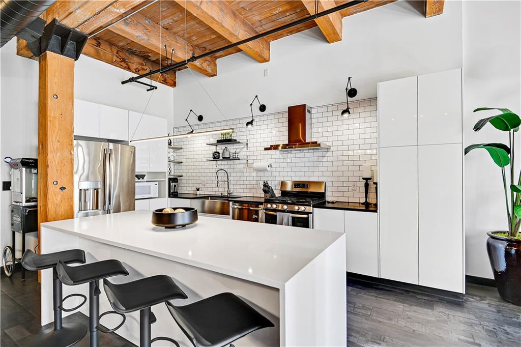 306 W 7th Street 302