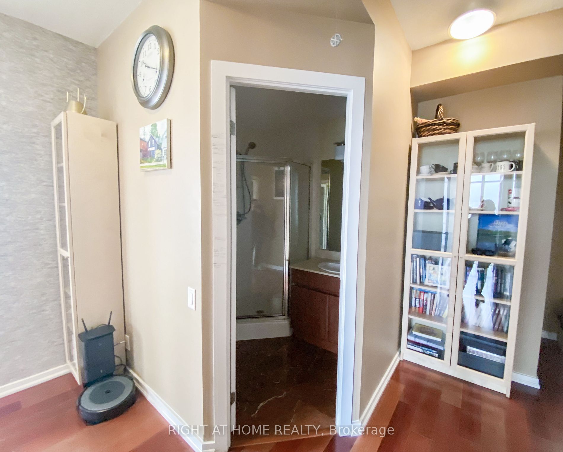 30 Canterbury Pl 1707