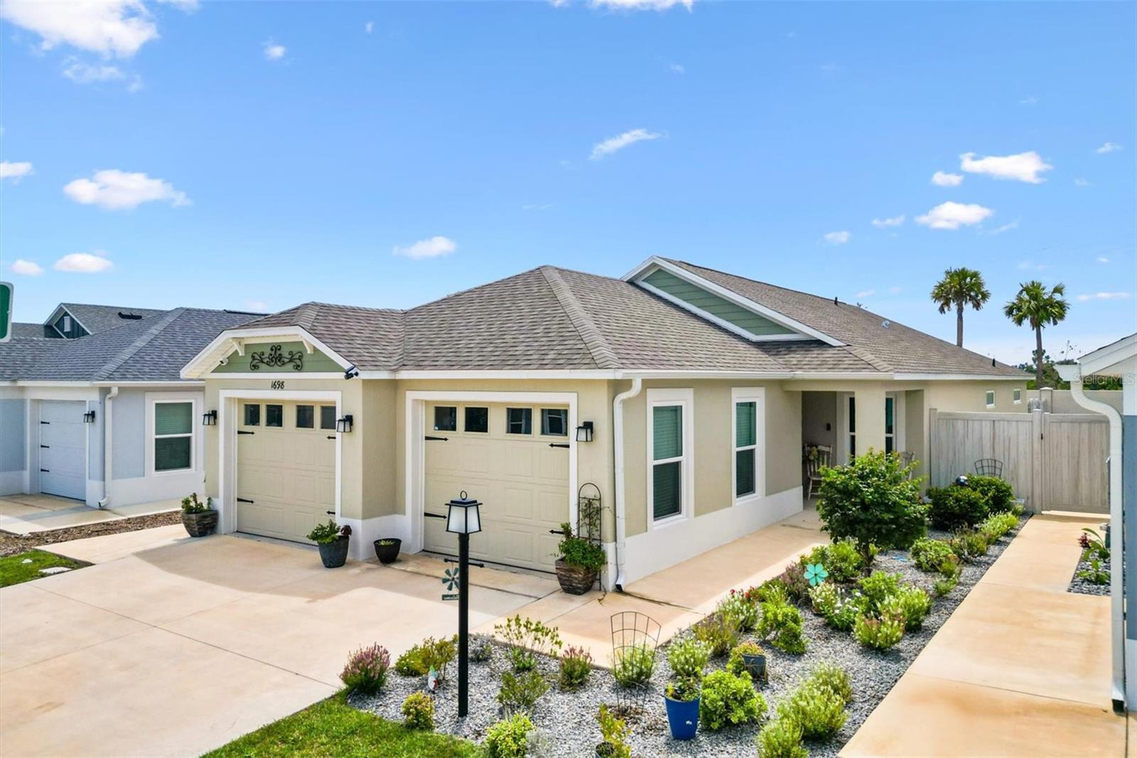 PRICE REDUCED on this beautiful courtyard Arlington Ridge home - Arlington  Ridge Florida Retirement Community, image size:1600x1066