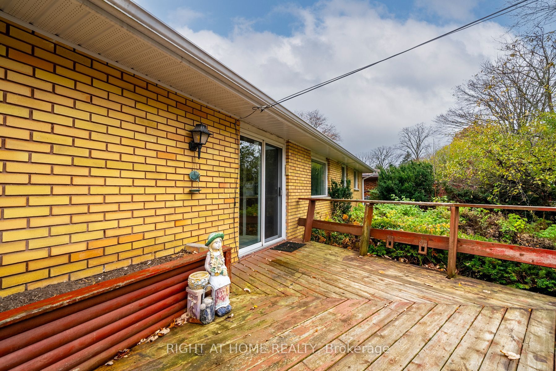8 Sunset Dr