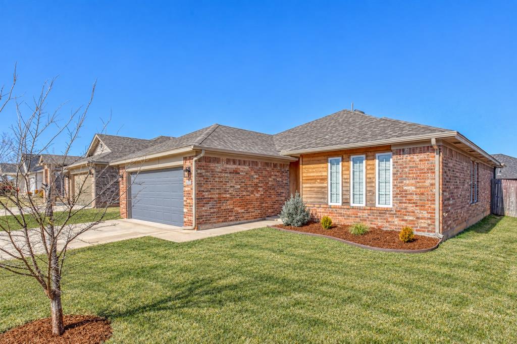 SELLER OFFERING 3-2-1 INTEREST RATE BUY DOWN WITH PEFERRED LENDER. This stunning contemporary-style home comes with a nice-sized covered back patio overlooking a fully fenced yard! Inside lies an open concept layout with lovely wood-like tile flooring and carpetthroughout the living space. The split plan allows distance between the primary suite and secondary beds/bath. The kitchen boasts stainless appliances with a gas cook range, quartz counters, a breakfast bar, and 3 picture windows for that added natural light! The primary suite comes with double vanities, large walk-in closet, as well as a tile-surroundedsoaking tub and stand-up shower! Abbot Lake offers a playground and splashpad for outdoor enjoyment! Owner licensed.