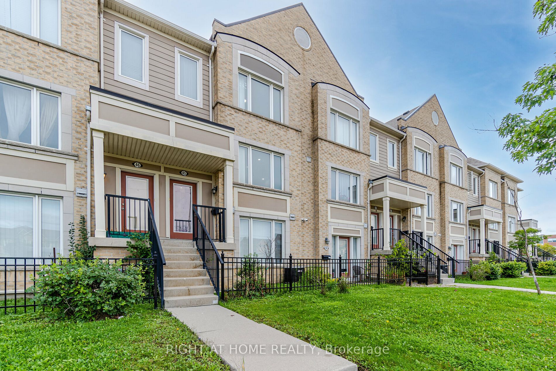 60 Fairwood Circ 45