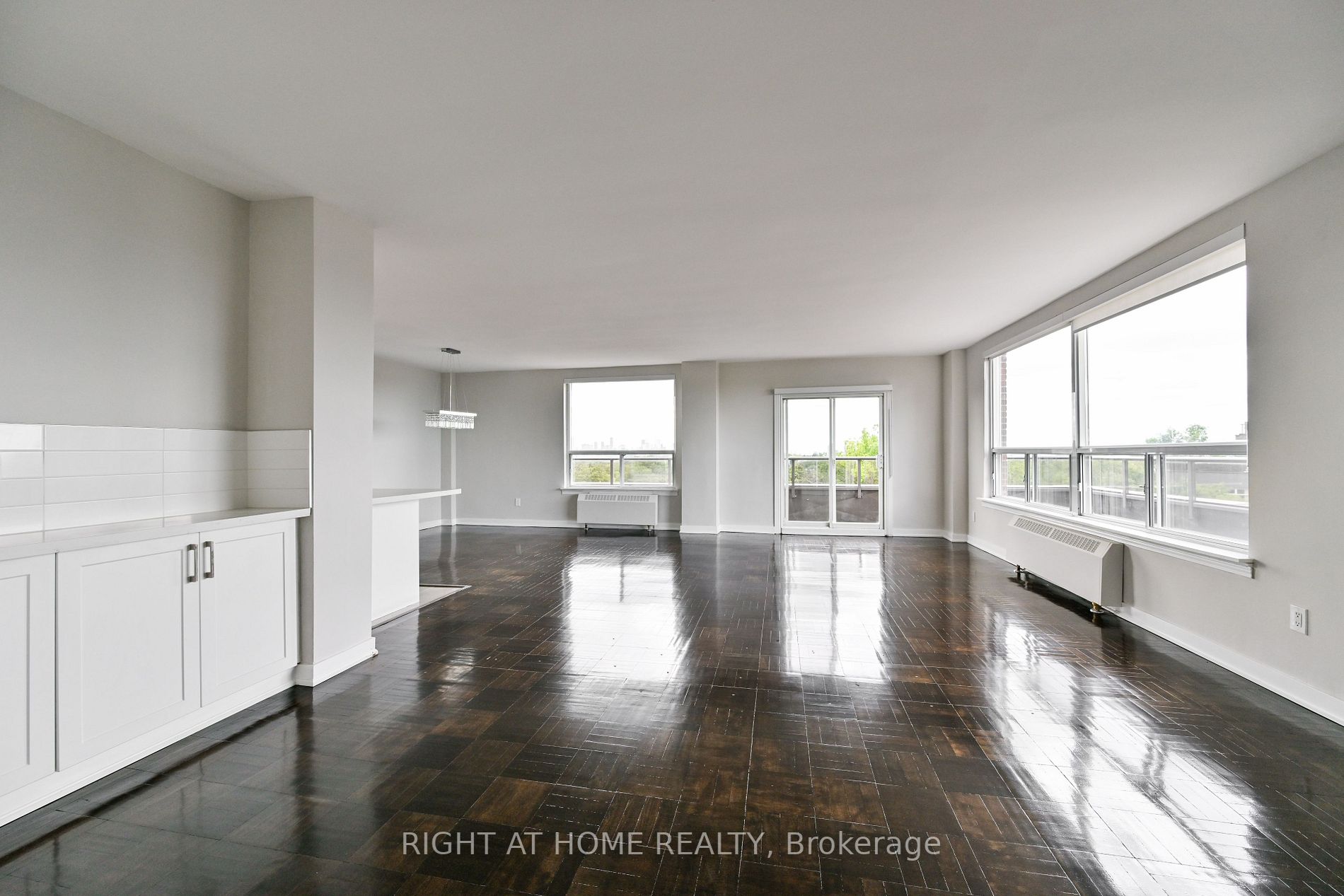 780 W Eglinton Ave 606