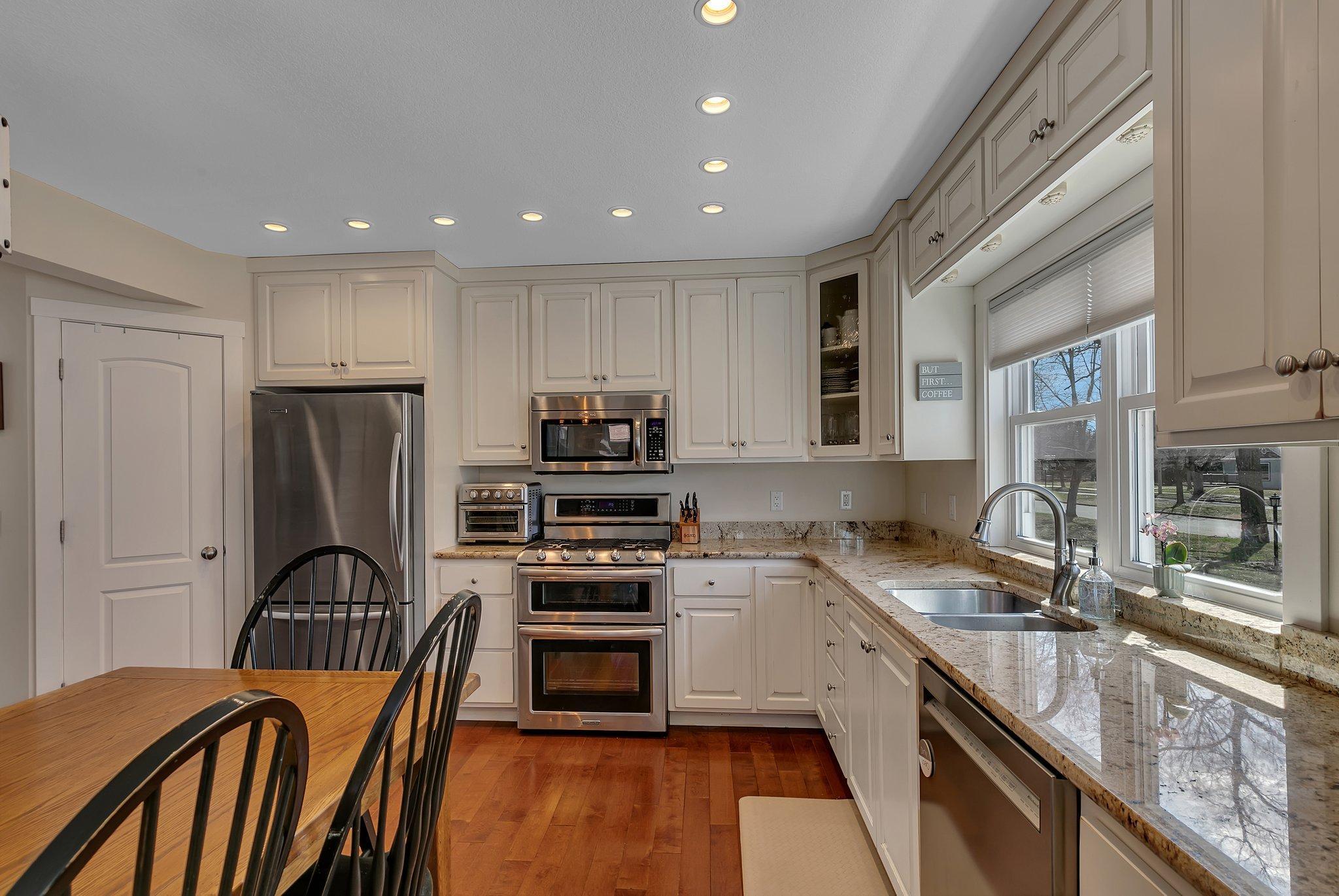 1200 Kilian Boulevard SE
