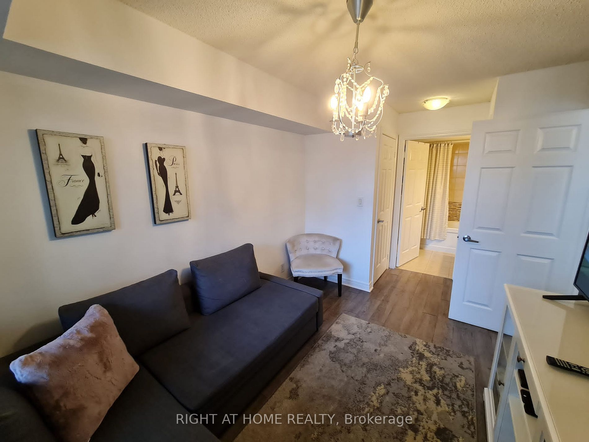 225 E Wellesley St 809