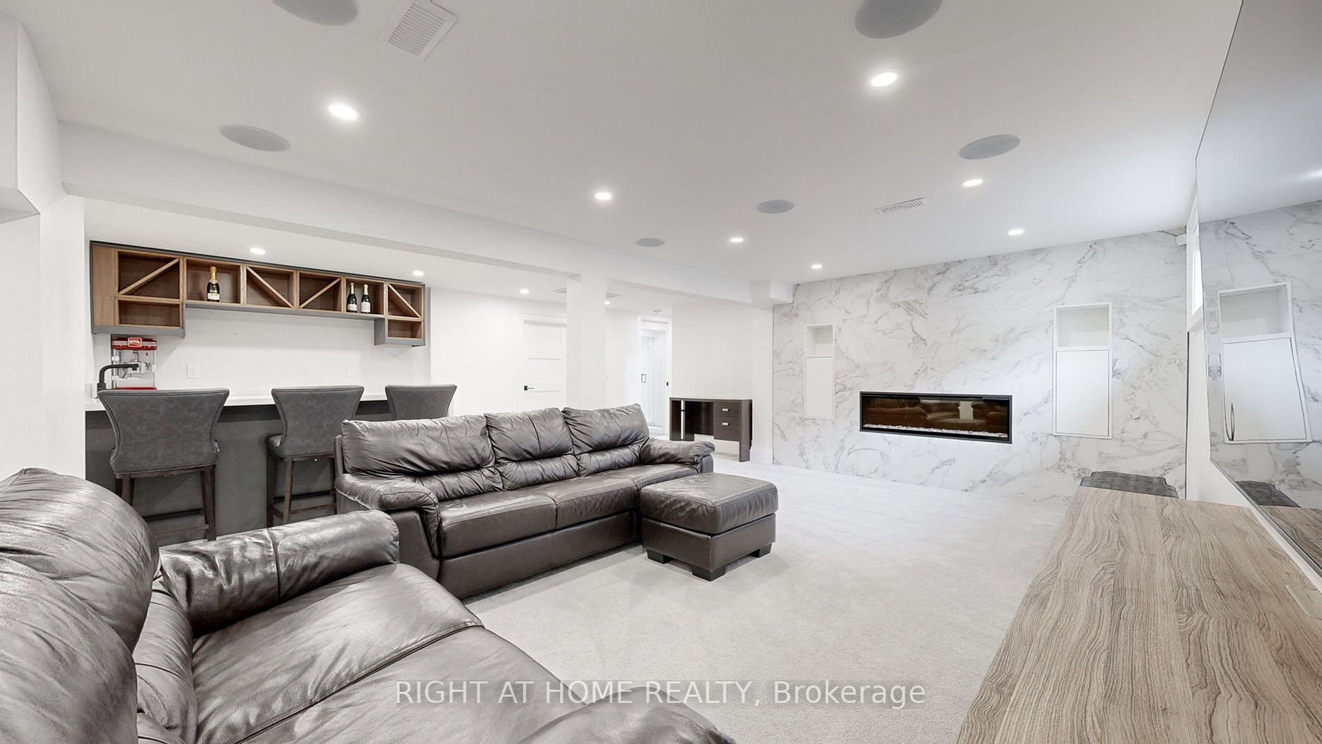 36 Littlewood Cres