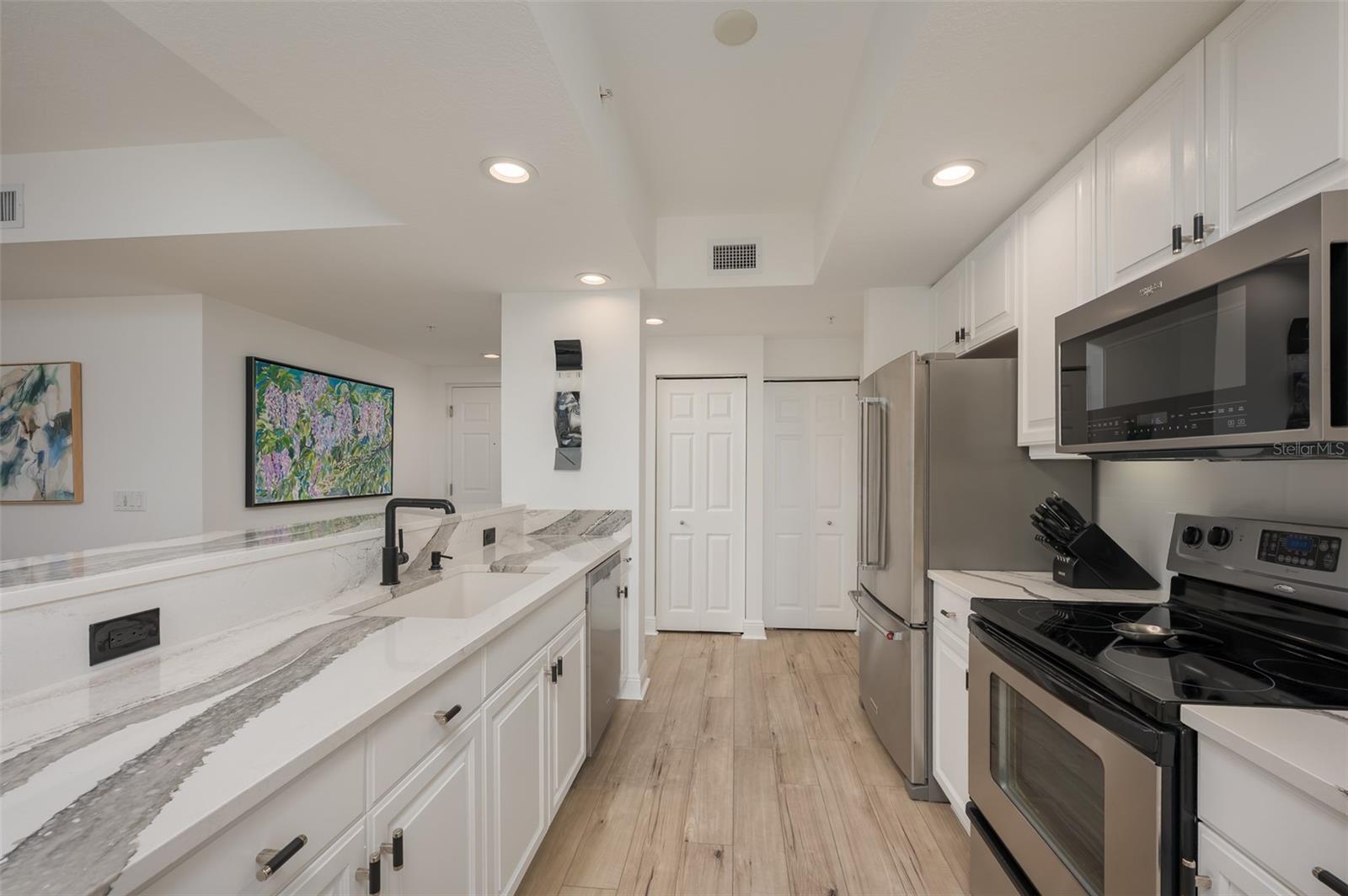 800 N Tamiami Trail 815