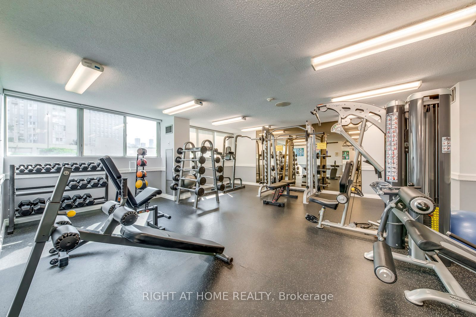 3700 Kaneff Cres 1412