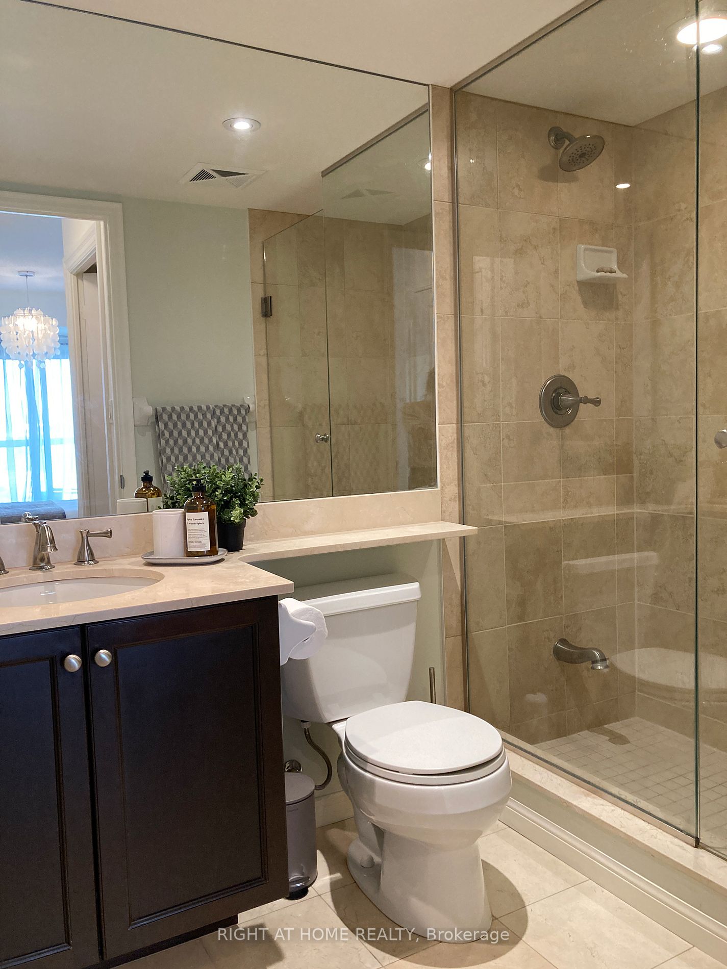 900 Mount Pleasant Rd 704