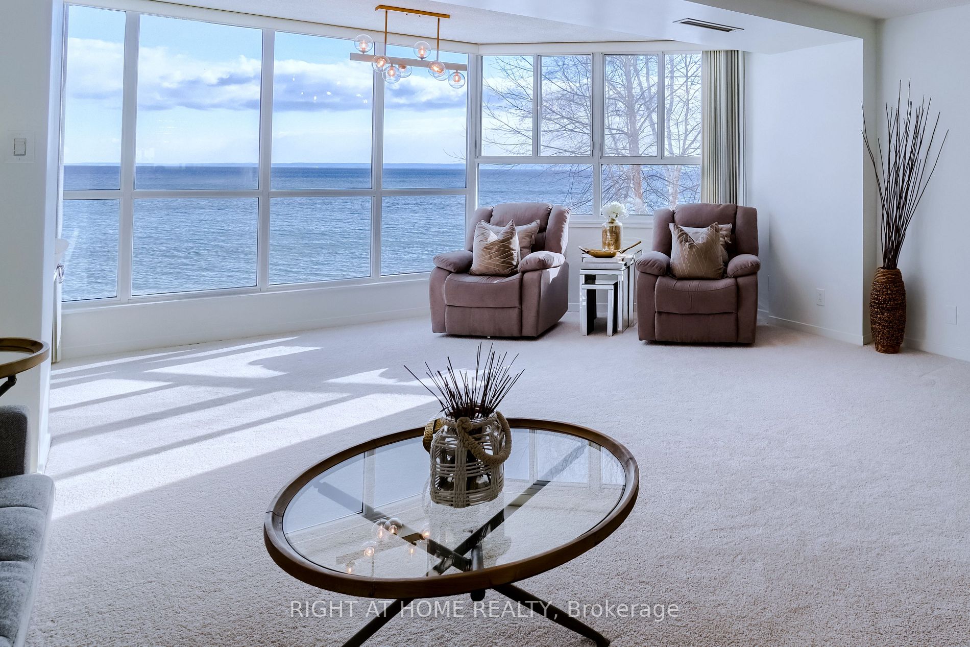 5280 Lakeshore Rd 207