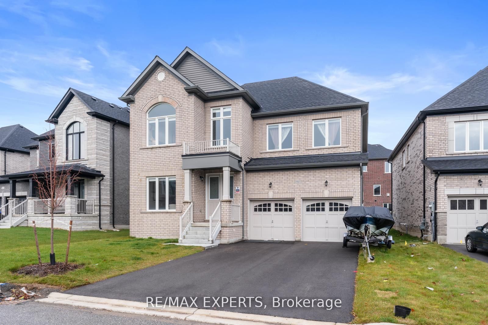 1583 Stovell Cres