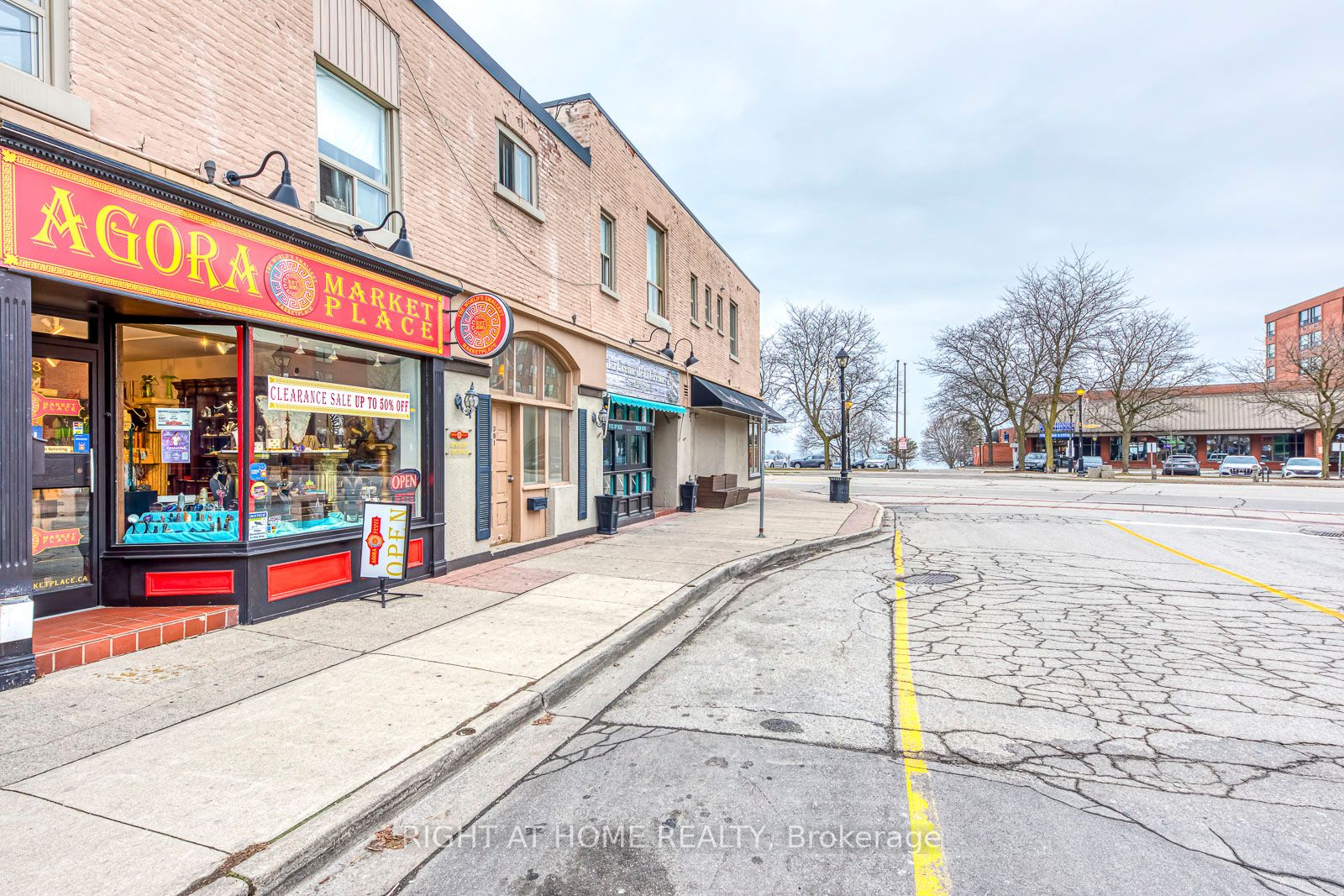 393 John St