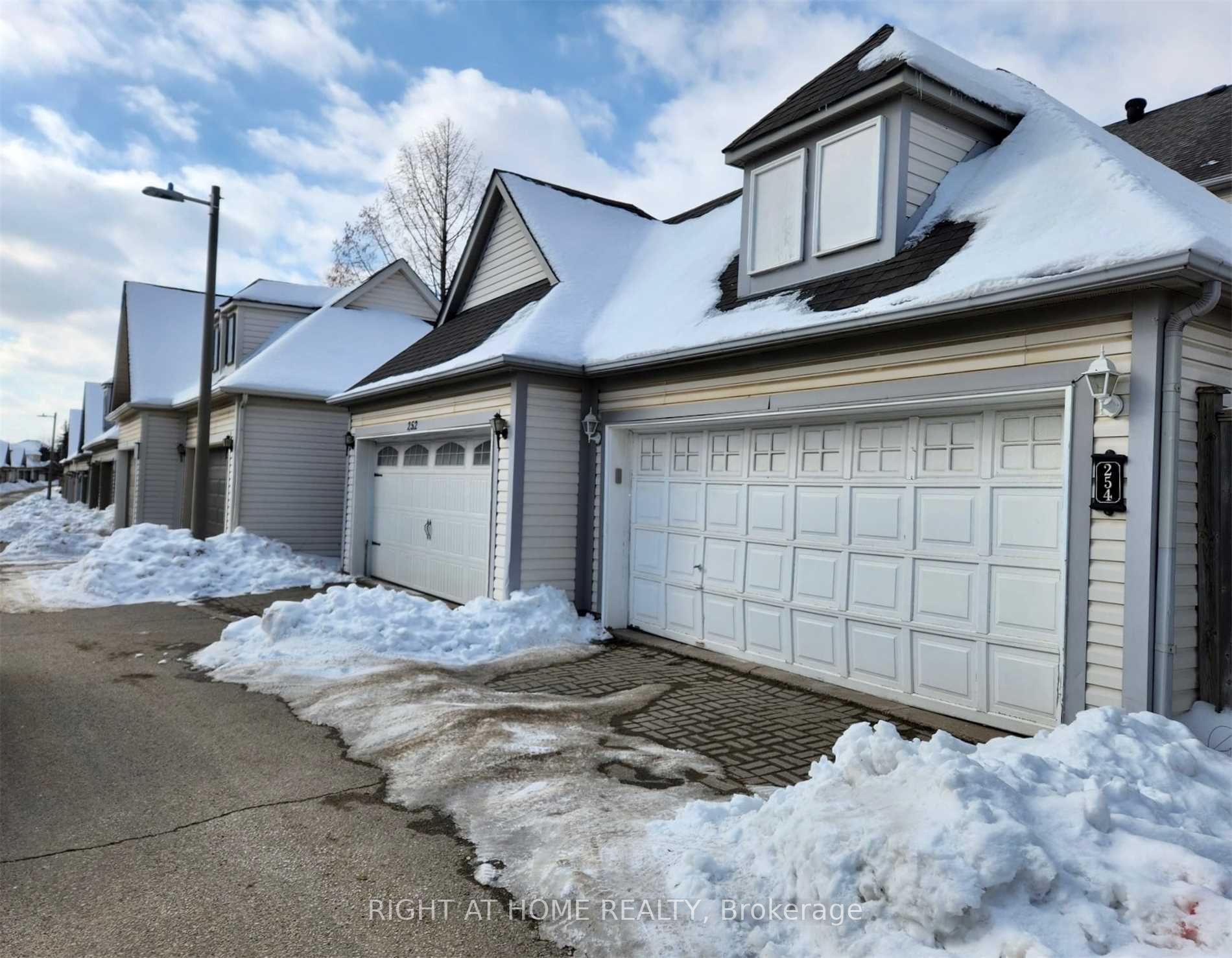 254 Glenashton Dr