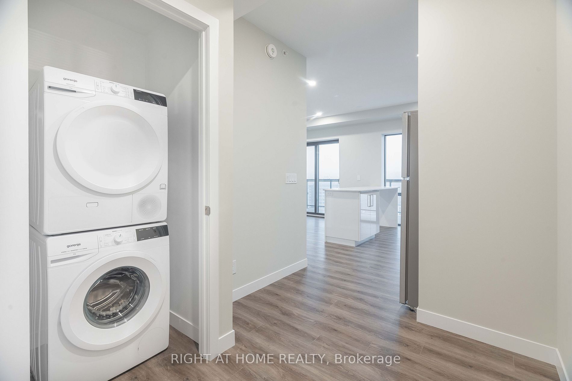 15 S Queen St 2214