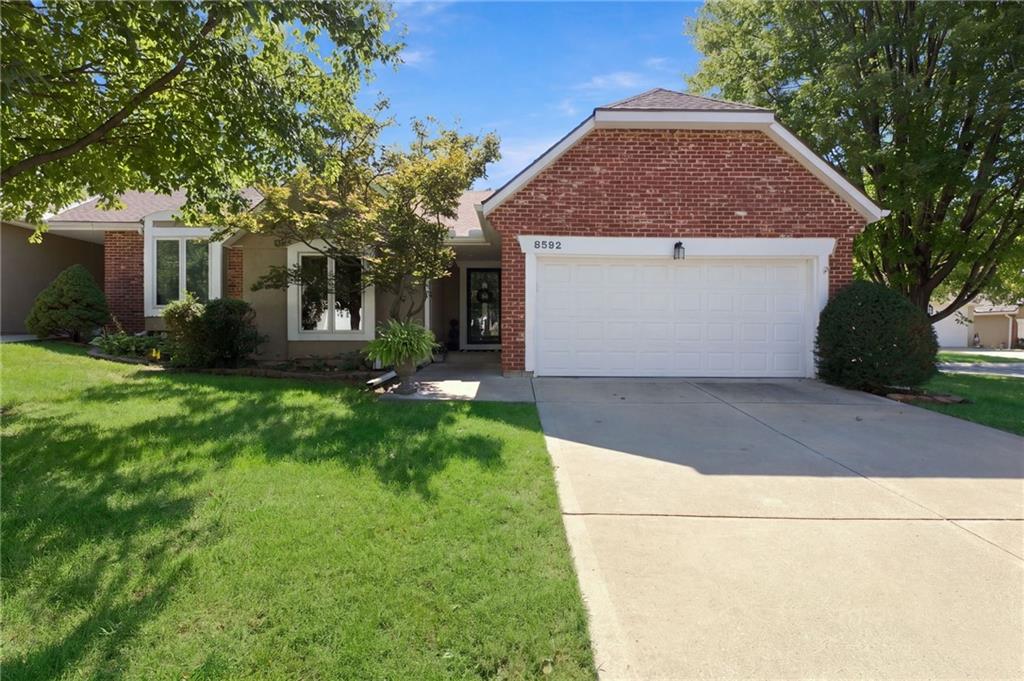 8592 Caenen Lake Court