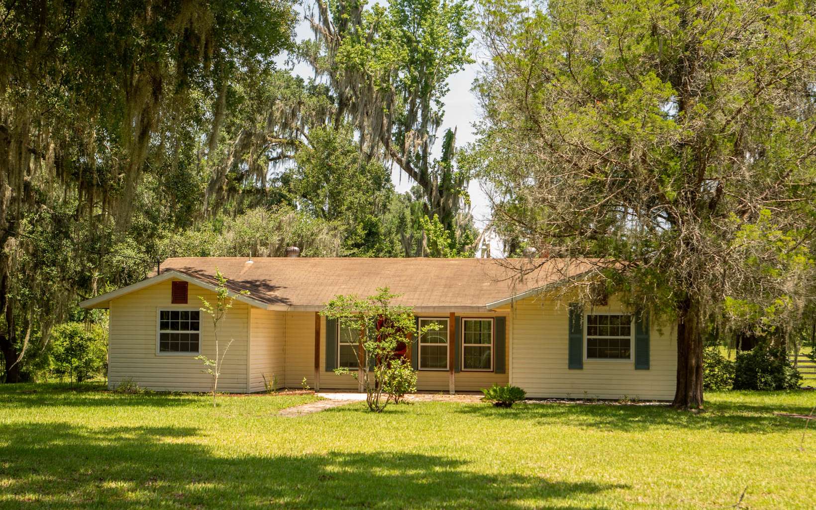Homes on acreage for sale in North FL
