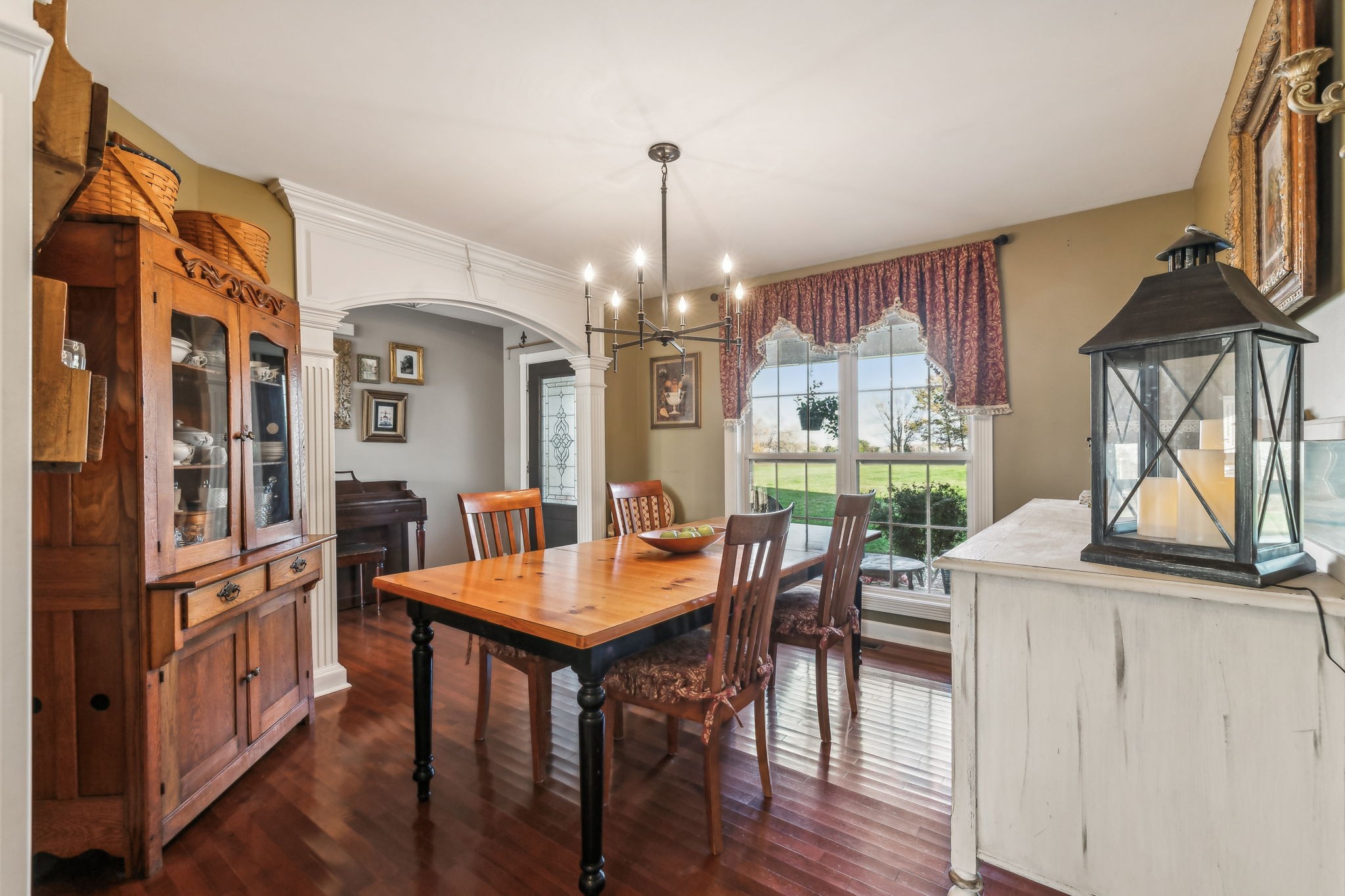 5881 Highway 31 W