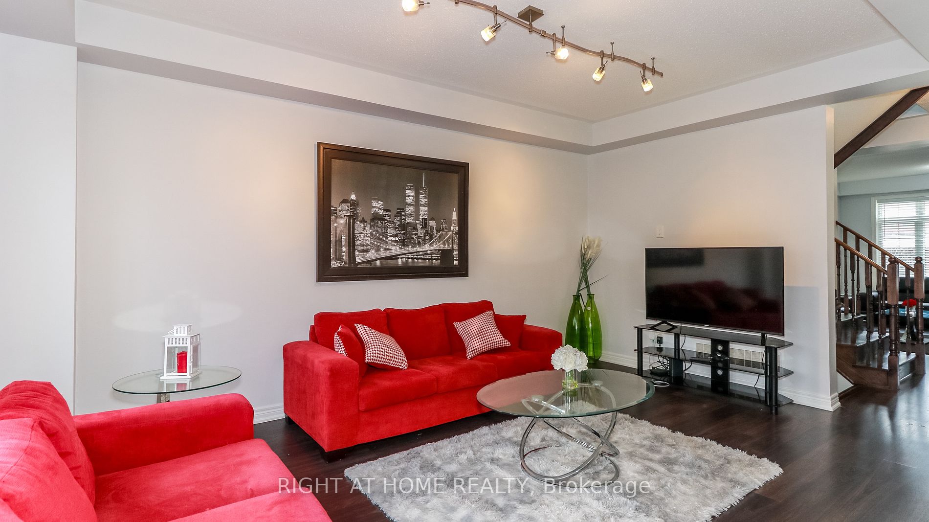 23 W Beechborough Cres