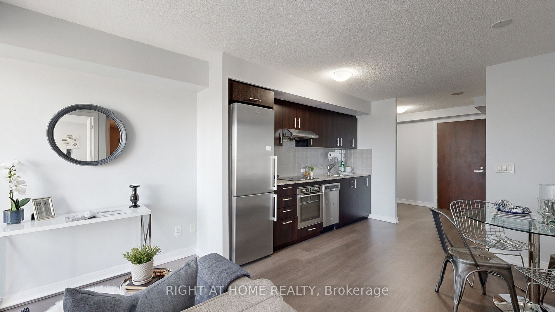255 Village Green Sq 1210