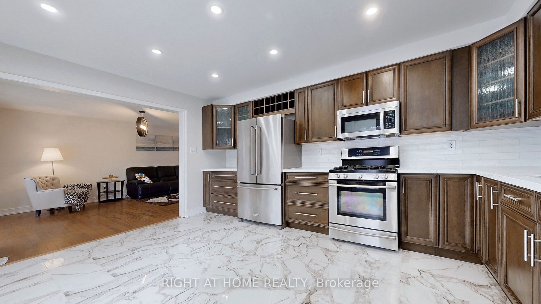1348 Ashwood Terr
