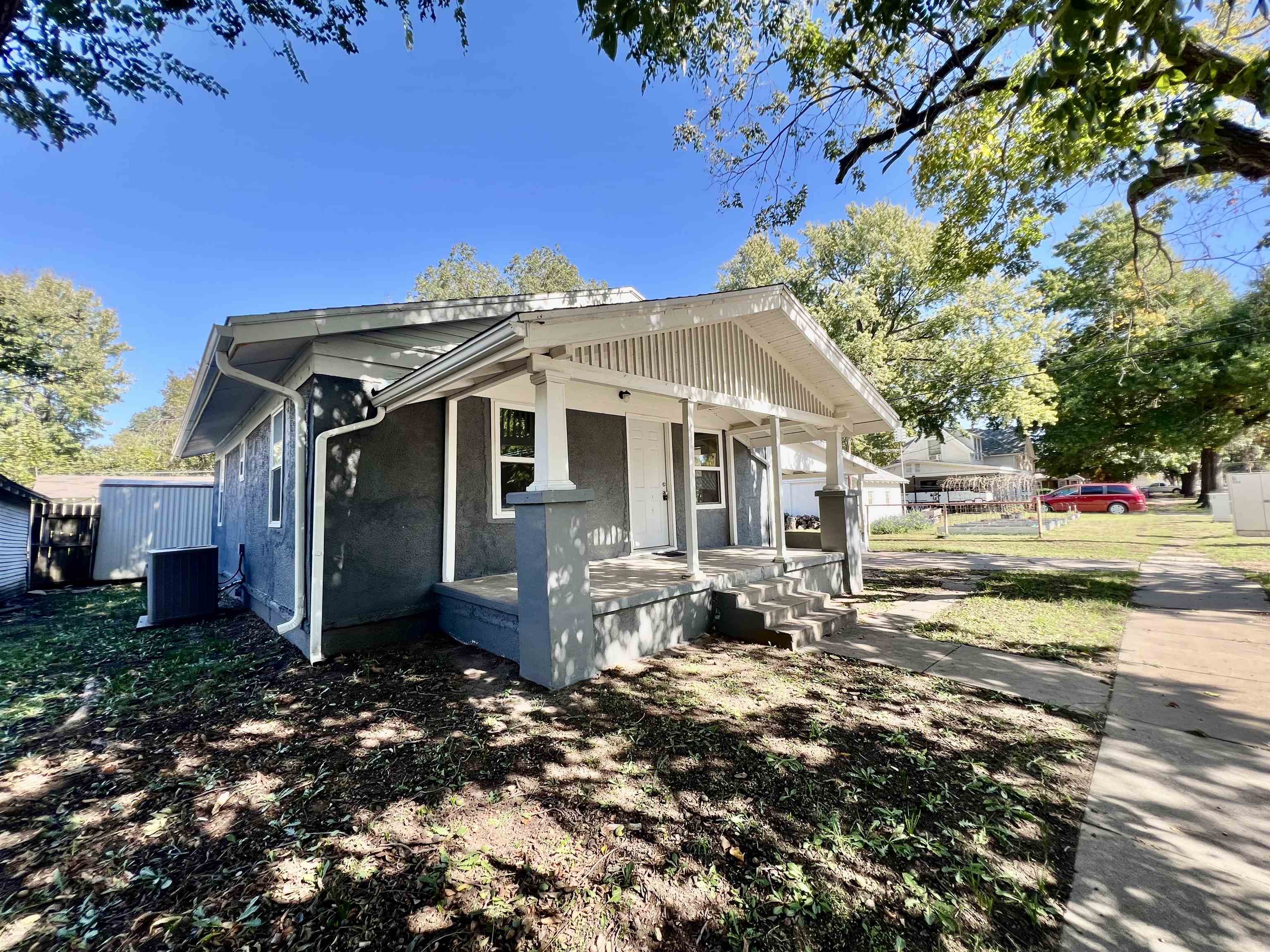 210 E Quincy