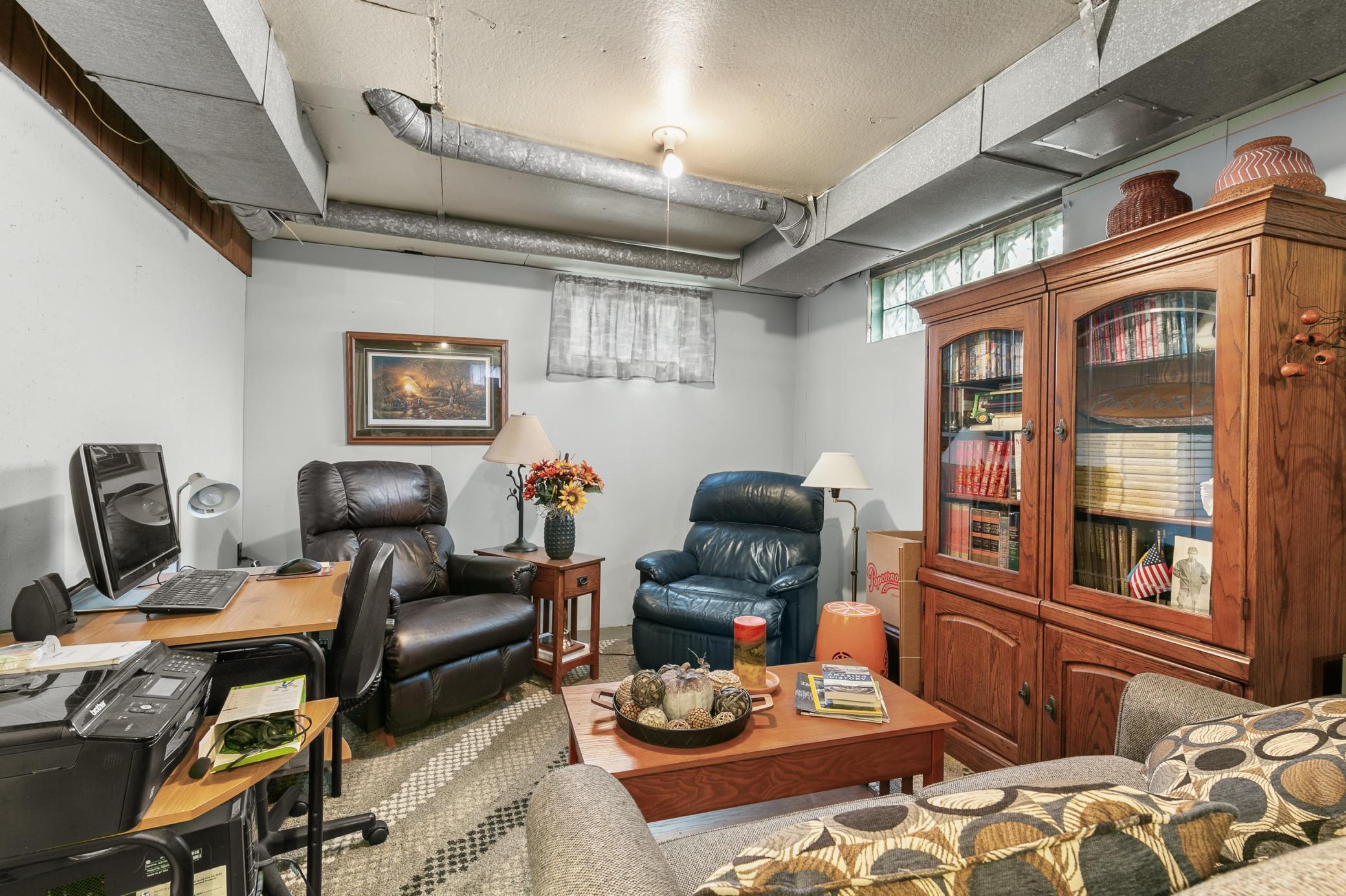 154 8th Avenue N