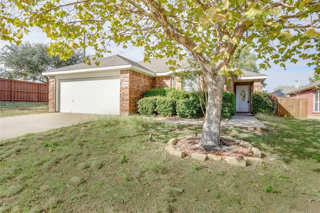 Welcome to your new home in Frisco ISD!  This beautiful gem offers laminate flooring in living areas and open space!  Entertain and be a chef in your kitchen and enjoy your time in the dining area.  he kitchen offers space and an island. It offers a beautiful brick fireplace, just in time for the colder season! The primary bedroom is spacious!  The primary bathroom offers separate shower, a jetted bathtub, and dual sinks! The walk in closet is huge!  All secondary bedrooms are great in size! Ceiling fans in every bedroom!  The back yard is massive to play and have parties! There is a community pool, playground, and splash pad! The schools are in walking distances! Come see this it before it's gone!