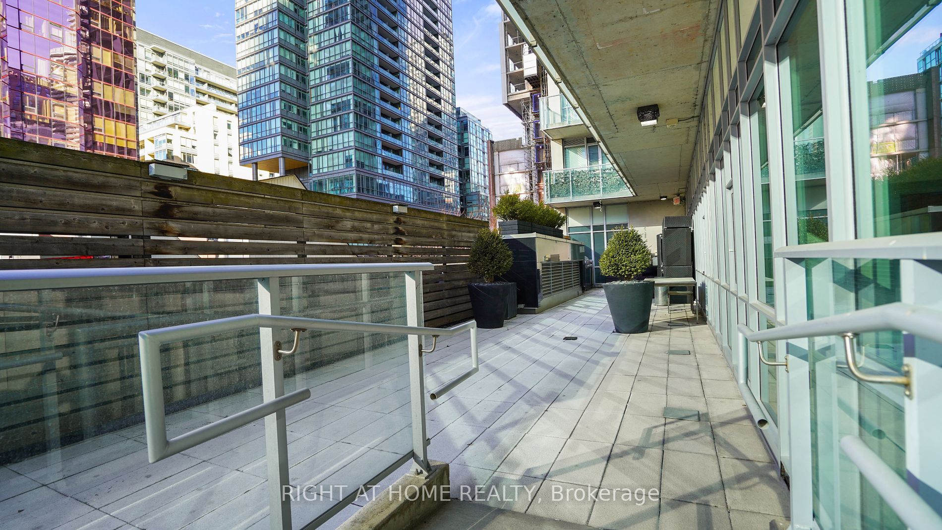 375 W King St 2103