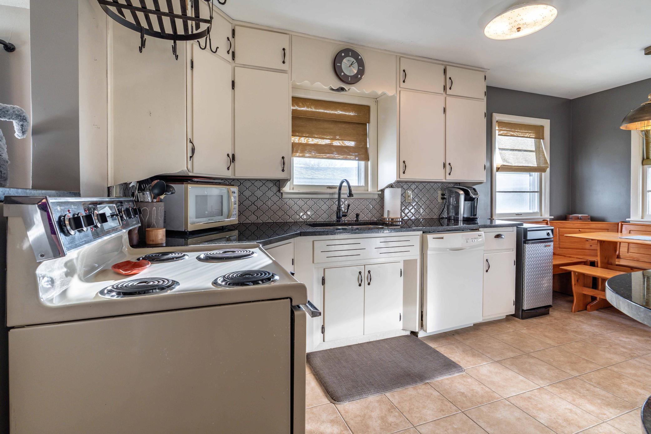 509 W Douglas Avenue