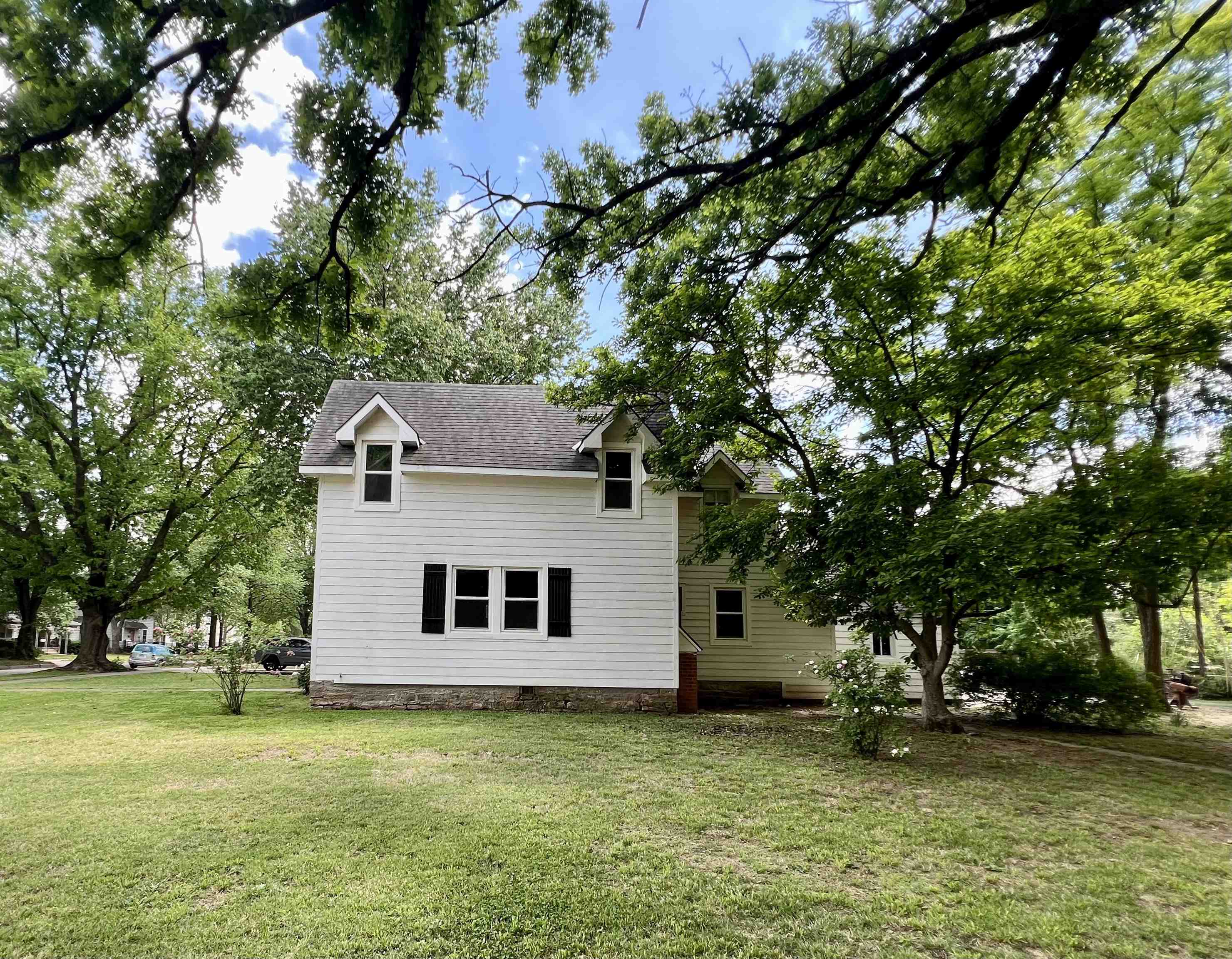 1103 Mansfield