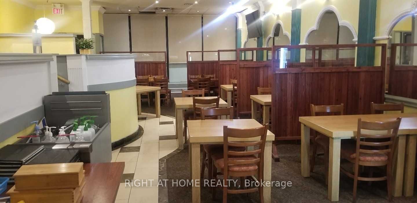 1170 W Burnhamthorpe Rd 15