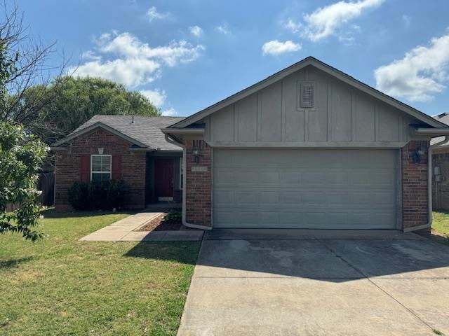 3 bedroom home in the Trailwoods community in NE Norman.  Fenced backyard, pet friendly with additional refundable pet deposit.  Convenient access to flood ave going south to OU campus or north to I-35.  Options for dining local in the downtown Norman area or west to the chains along the interstate.  Brand new carpet and paint throughout the interior of the home.  Community offers a splash pad, walking trail, fishing pond and playgrounds for your enjoyment.
