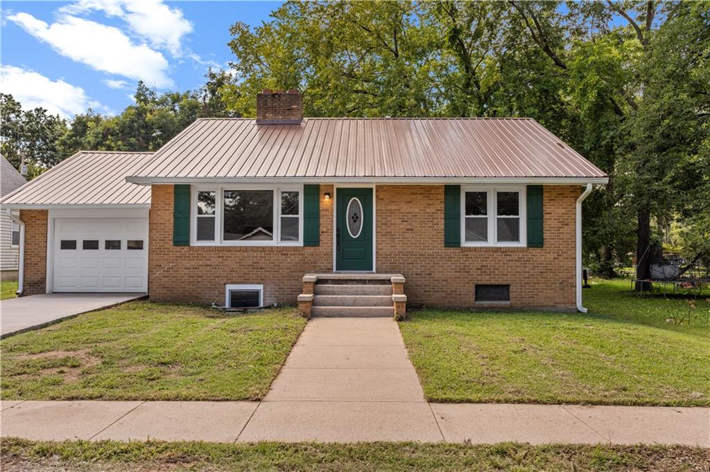 115 W Walnut Street