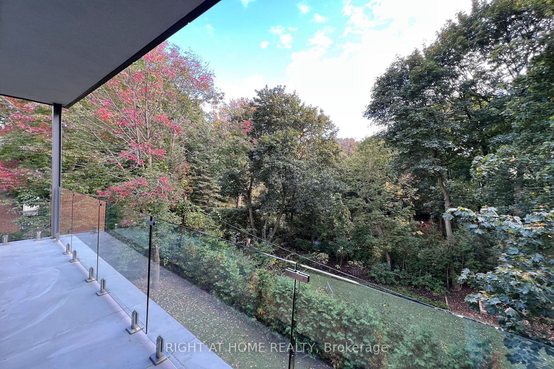 19 Cortleigh Blvd