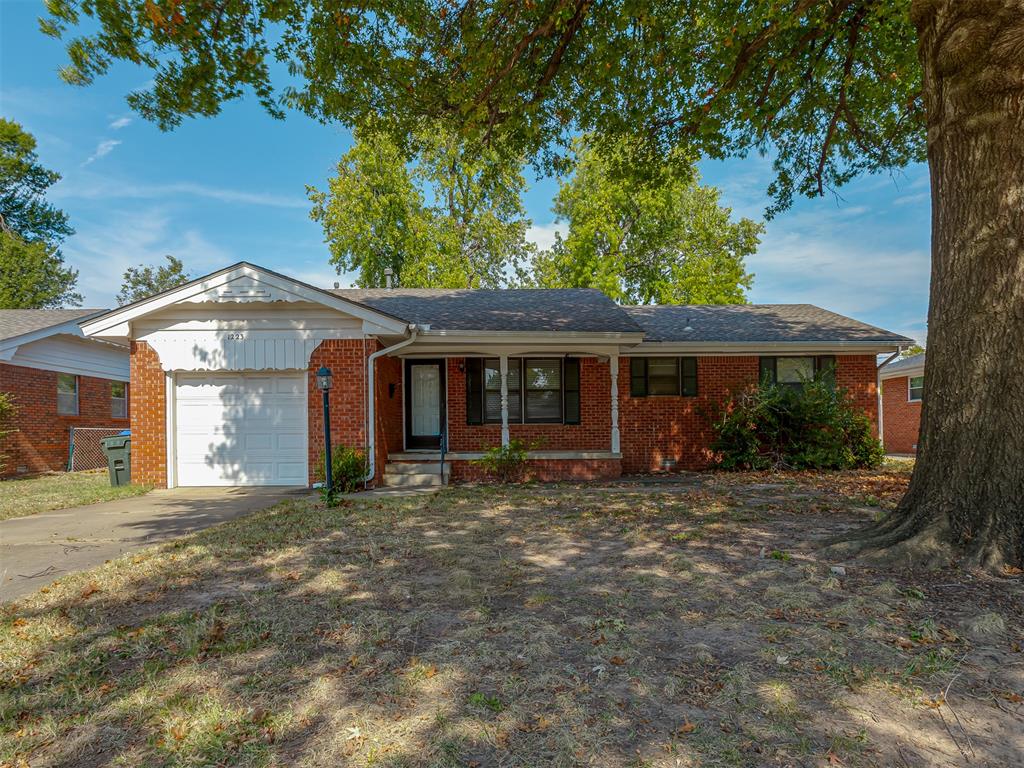 Experience the perfect blend of timeless style and modern freshness in this centrally located Norman home — featuring real hardwood floors, a crisp white paint color, and thoughtful care in every detail. Its central spot puts dining, shopping, and amenities just minutes away, offering convenience for active lifestyles.  You are a short walk from Norman High School, and a short drive to the OU Campus! Step inside to sun-filled rooms enhanced by the warmth of hardwood and the clean sophistication of fresh white walls — a canvas that complements any decor. Pride of ownership is evident: this home has been lovingly maintained, making it move-in ready for new memories!