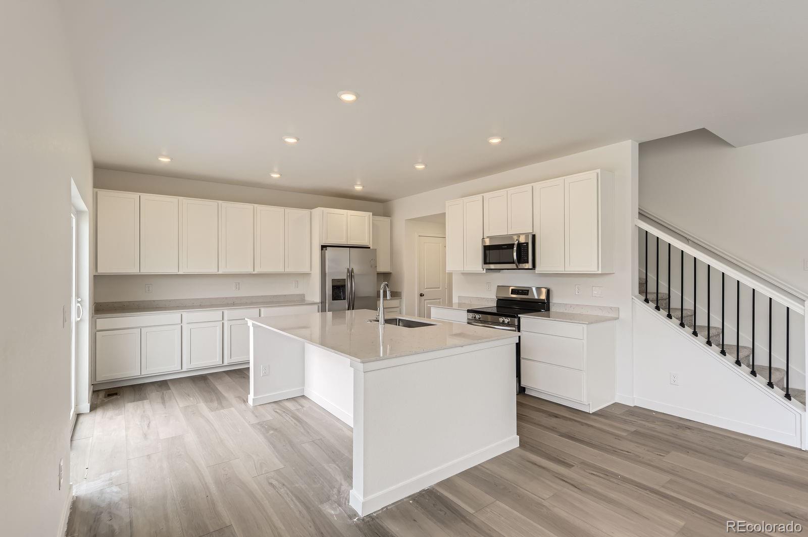 10976 Snowdon Street